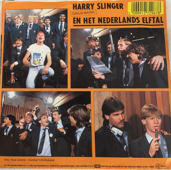 Harry Slinger En Het Nederlands Elftal - 't Is Weer Fijn Langs De Lijn Vinyl Singles Vinyl (VG) <br> Hoes (G+)