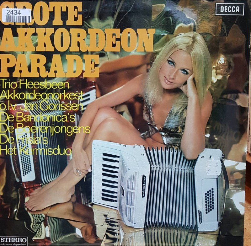 Various - Grote Akkordeon Parade (LP) Vinyl LP Vinyl Very Good (VG) <br> Hoes Good Plus (G+)