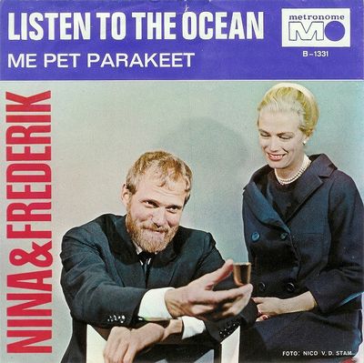 Nina & Frederik - Listen To The Ocean