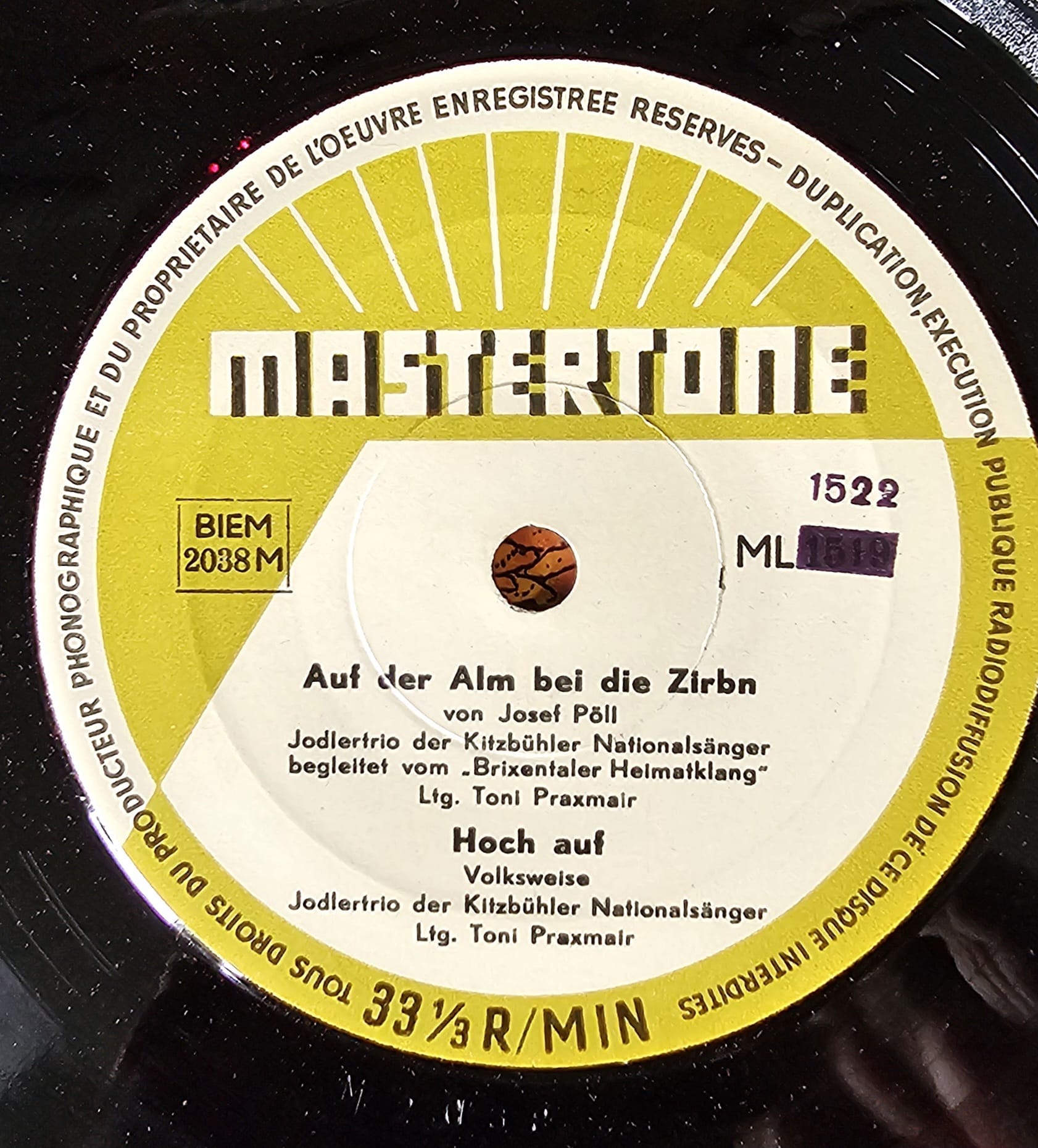 Jodeltrio der Kitzbühler Nationalsänger - Auf Der Alm Bei Die Zirbn Vinyl Singles EP Vinyl Very Good (VG) <br> Hoes Good Plus (G+)