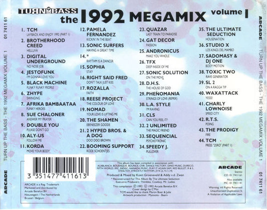 Various - Turn Up The Bass - The Megamix Volume * (CD) Compact Disc Goede Staat "VINYLSINGLES.NL"