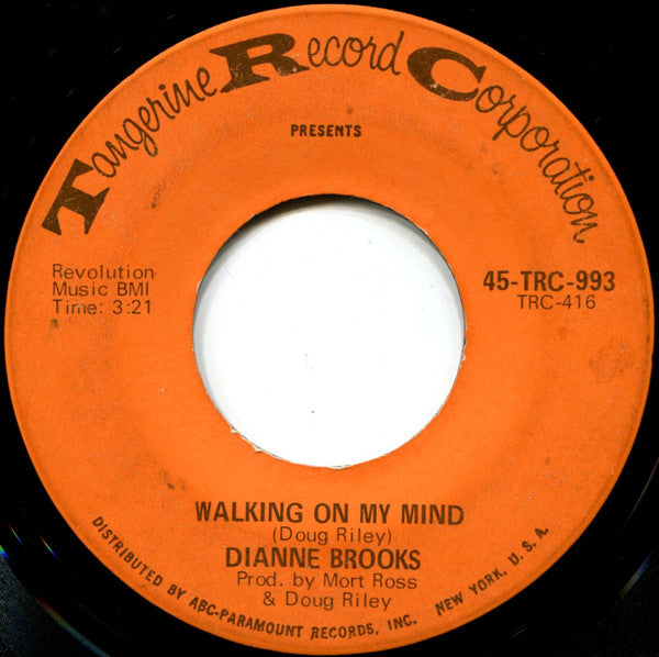 Dianne Brooks - Walking On My Mind Vinyl Singles Vinyl Zeer Goed / Hoesje Goed "VINYLSINGLES.NL"