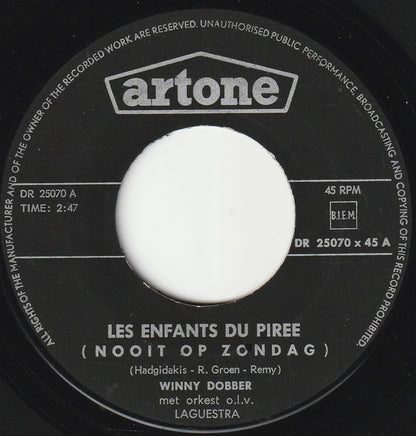 Winny Dobber - Nooit Op Zondag(Les Enfants Du Piree) Vinyl Singles Vinyl Very Good (VG) <br> Hoes Generic