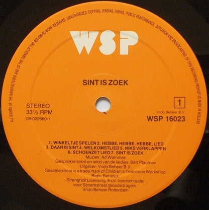 Sesamstraat - Sint Is Zoek! (LP) Vinyl LP Vinyl Very Good (VG) <br> Hoes Good Plus (G+)