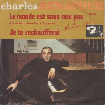 Charles Aznavour - Le Monde Est Sous Nos Pas Vinyl Singles Vinyl (VG) <br> Hoes (G+)