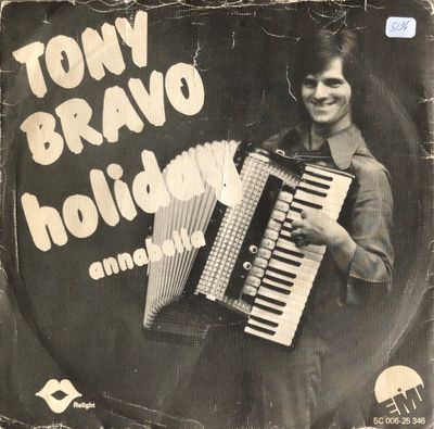 Tony Bravo - Holiday Vinyl Singles Media VG+ / Sleeve Slecht "VINYLSINGLES.NL"