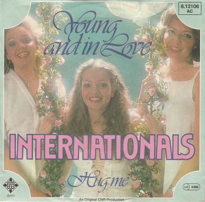 Internationals - Young And In Love Vinyl Singles Vinyl Zeer Goed / Hoesje Redelijk "VINYLSINGLES.NL"