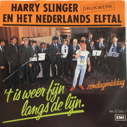 Harry Slinger En Het Nederlands Elftal - 't Is Weer Fijn Langs De Lijn 18783 23430 Vinyl Singles VINYLSINGLES.NL