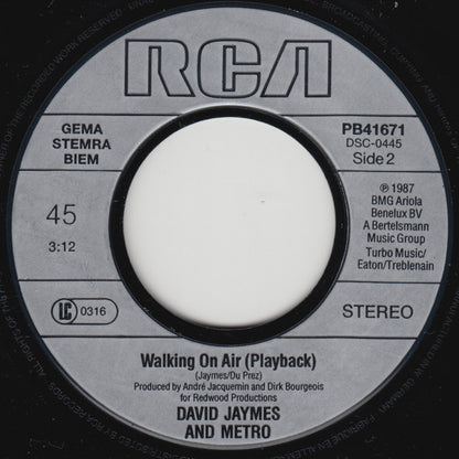 David Jaymes And Metro - Walking On Air 21804 Vinyl Singles VINYLSINGLES.NL