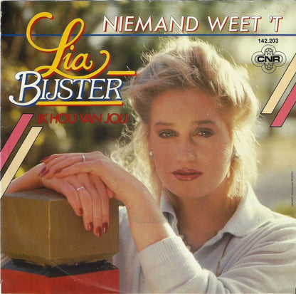 Lia Bijster - Niemand Weet 't Vinyl Singles VINYLSINGLES.NL