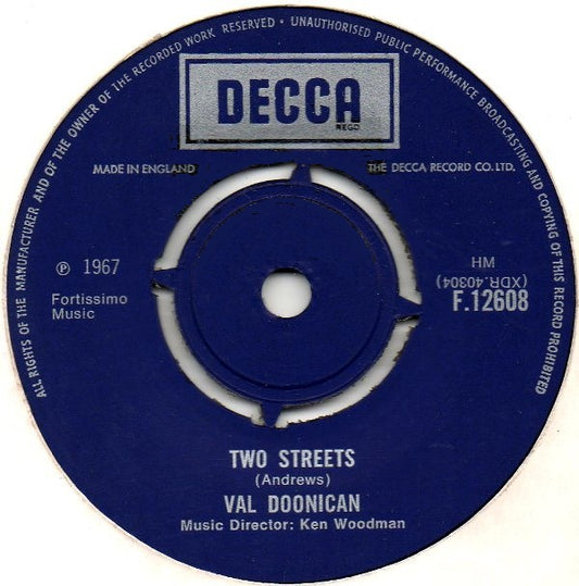 Val Doonican - Two Streets Vinyl Singles Vinyl Zeer Goed / Hoesje Goed "VINYLSINGLES.NL"